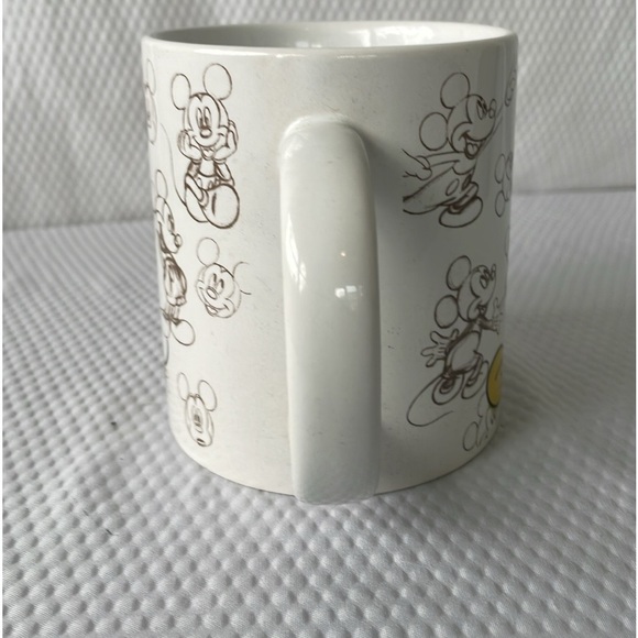 Disney Collectable  16 oz Mug Featuring Mickey Mouse. - Picture 3 of 6
